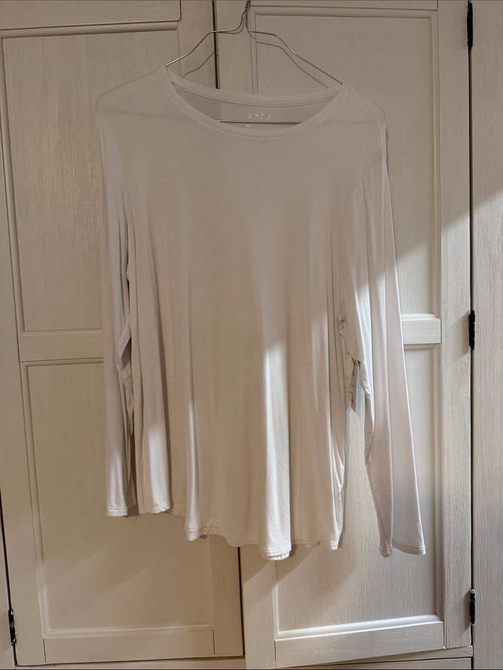 Kohl's White Long-Sleeve Crewneck Top